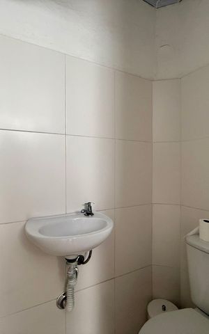 Casa à venda com 101m², 2 quartos e 1 vaga Casa à venda com 101m², 2 quartos e 1 vagaBanheiro de Serviço