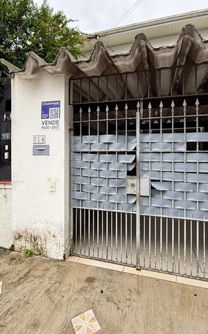 Casa à venda com 101m², 2 quartos e 1 vaga Casa à venda com 101m², 2 quartos e 1 vagaFachada