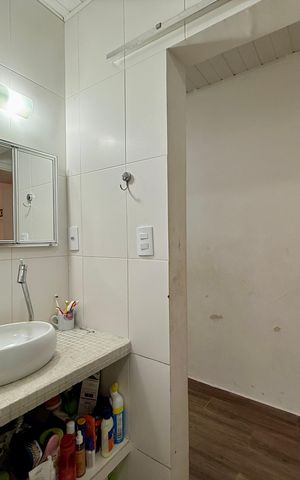 Casa à venda com 101m², 2 quartos e 1 vaga Casa à venda com 101m², 2 quartos e 1 vagaBanheiro