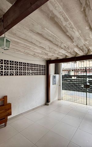 Casa à venda com 101m², 2 quartos e 1 vaga Casa à venda com 101m², 2 quartos e 1 vagaGaragem