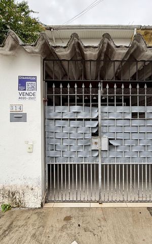 Casa à venda com 101m², 2 quartos e 1 vaga Casa à venda com 101m², 2 quartos e 1 vagaFachada