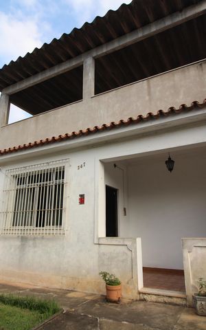 Casa à venda com 360m², 3 quartos e 3 vagasFachada