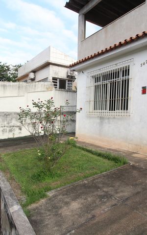 Casa à venda com 360m², 3 quartos e 3 vagasFrente