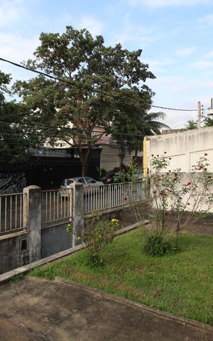 Casa à venda com 360m², 3 quartos e 3 vagasFrente