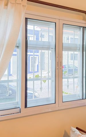 Casa à venda com 100m², 3 quartos e sem vaga Casa à venda com 100m², 3 quartos e sem vagaSala - Janelas Anti Ruído