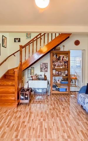 Casa à venda com 100m², 3 quartos e sem vaga Casa à venda com 100m², 3 quartos e sem vagaSala