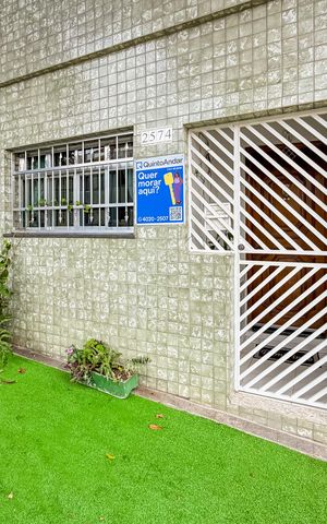 Casa à venda com 100m², 3 quartos e sem vaga Casa à venda com 100m², 3 quartos e sem vagaFachada