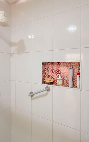 Casa à venda com 100m², 3 quartos e sem vaga Casa à venda com 100m², 3 quartos e sem vagaBanheiro do Piso Superior