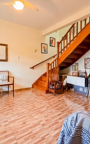 Casa à venda com 100m², 3 quartos e sem vaga Casa à venda com 100m², 3 quartos e sem vagaSala