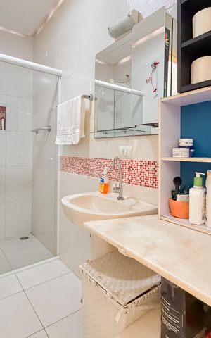 Casa à venda com 100m², 3 quartos e sem vaga Casa à venda com 100m², 3 quartos e sem vagaBanheiro do Piso Superior