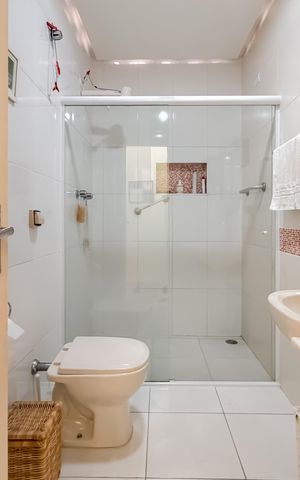 Casa à venda com 100m², 3 quartos e sem vaga Casa à venda com 100m², 3 quartos e sem vagaBanheiro do Piso Superior