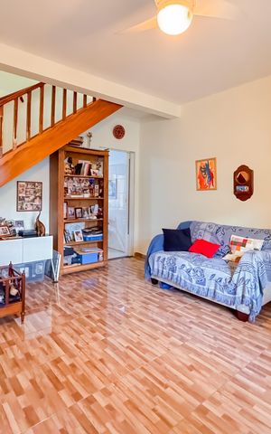 Casa à venda com 100m², 3 quartos e sem vaga Casa à venda com 100m², 3 quartos e sem vagaSala