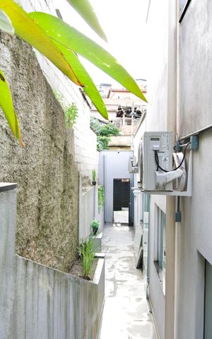 Casa à venda com 200m², 3 quartos e 2 vagas Casa à venda com 200m², 3 quartos e 2 vagasCorredor externo