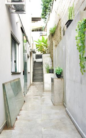 Casa à venda com 200m², 3 quartos e 2 vagas Casa à venda com 200m², 3 quartos e 2 vagasCorredor externo