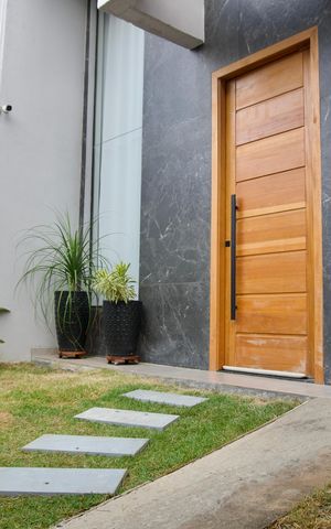 Casa à venda com 200m², 3 quartos e 2 vagas Casa à venda com 200m², 3 quartos e 2 vagasFachada