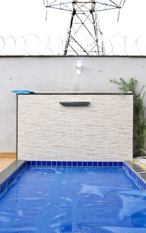 Casa à venda com 200m², 3 quartos e 2 vagas Casa à venda com 200m², 3 quartos e 2 vagasPiscina