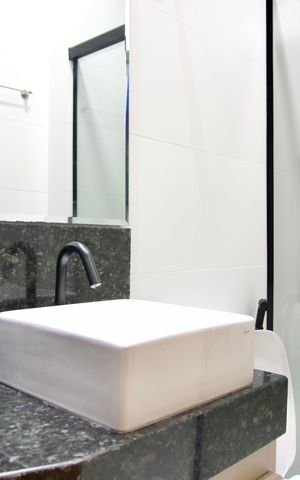 Casa à venda com 200m², 3 quartos e 2 vagas Casa à venda com 200m², 3 quartos e 2 vagasBanheiro Social