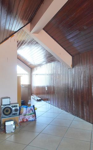 Casa à venda com 267m², 4 quartos e 2 vagassótão 