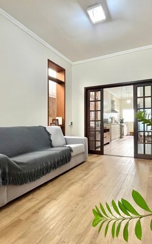 Casa à venda com 378m², 3 quartos e 2 vagas Casa à venda com 378m², 3 quartos e 2 vagasSala
