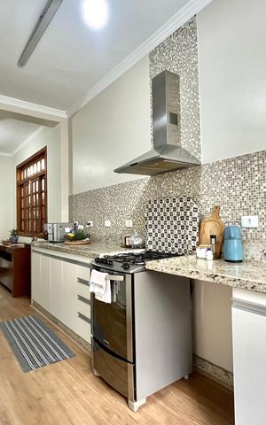 Casa à venda com 378m², 3 quartos e 2 vagas Casa à venda com 378m², 3 quartos e 2 vagasCozinha