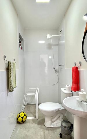 Casa à venda com 378m², 3 quartos e 2 vagas Casa à venda com 378m², 3 quartos e 2 vagasBanheiro Fundos