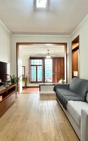 Casa à venda com 378m², 3 quartos e 2 vagas Casa à venda com 378m², 3 quartos e 2 vagasSala