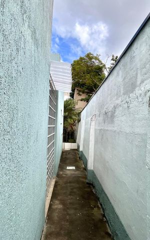 Casa à venda com 378m², 3 quartos e 2 vagas Casa à venda com 378m², 3 quartos e 2 vagasÁrea externa