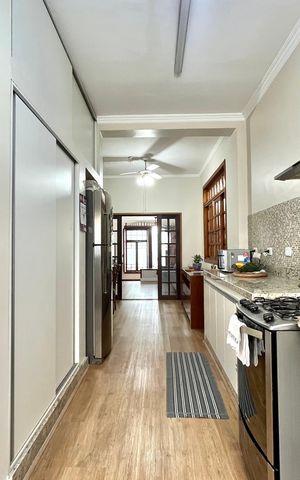 Casa à venda com 378m², 3 quartos e 2 vagas Casa à venda com 378m², 3 quartos e 2 vagasCozinha