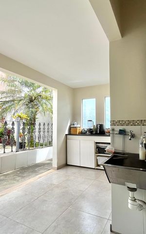 Casa à venda com 378m², 3 quartos e 2 vagas Casa à venda com 378m², 3 quartos e 2 vagasÁrea de Serviço