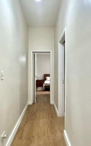 Casa à venda com 378m², 3 quartos e 2 vagas Casa à venda com 378m², 3 quartos e 2 vagasCorredor