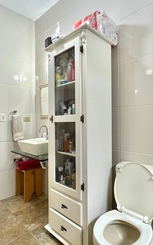 Casa à venda com 378m², 3 quartos e 2 vagas Casa à venda com 378m², 3 quartos e 2 vagasBanheiro Corredor
