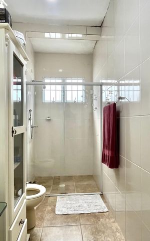 Casa à venda com 378m², 3 quartos e 2 vagas Casa à venda com 378m², 3 quartos e 2 vagasBanheiro Corredor