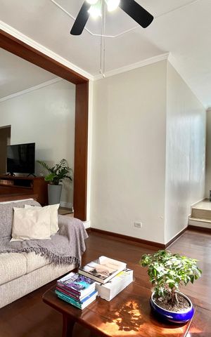 Casa à venda com 378m², 3 quartos e 2 vagas Casa à venda com 378m², 3 quartos e 2 vagasSala