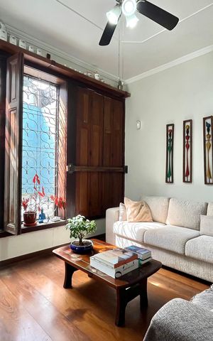 Casa à venda com 378m², 3 quartos e 2 vagas Casa à venda com 378m², 3 quartos e 2 vagasSala