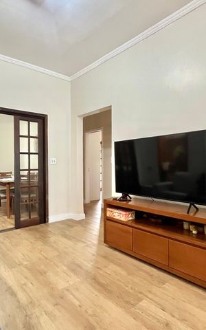 Casa à venda com 378m², 3 quartos e 2 vagas Casa à venda com 378m², 3 quartos e 2 vagasSala