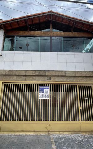 Casa à venda com 125m², 2 quartos e 2 vagas Casa à venda com 125m², 2 quartos e 2 vagasFachada+Placa