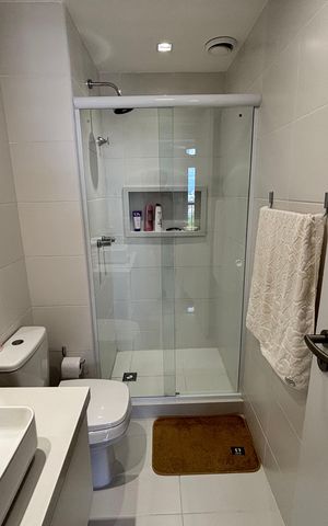 Apartamento à venda com 80m², 2 quartos e 1 vaga Apartamento à venda com 80m², 2 quartos e 1 vagaBanheiro