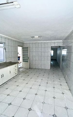 Casa para alugar com 300m², 4 quartos e 2 vagas