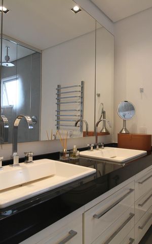 Apartamento à venda com 291m², 4 quartos e 4 vagas Apartamento à venda com 291m², 4 quartos e 4 vagasBanheiro Suíte 1