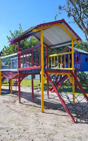 Casa de condomínio à venda com 253m², 3 quartos e 2 vagasÁrea comum - Playground