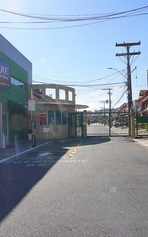 Casa de condomínio à venda com 253m², 3 quartos e 2 vagasFachada