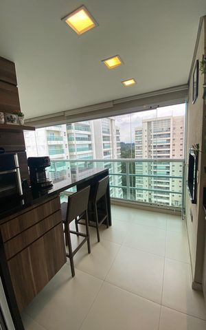 Apartamento à venda com 202m², 3 quartos e 4 vagas Apartamento à venda com 202m², 3 quartos e 4 vagasVaranda