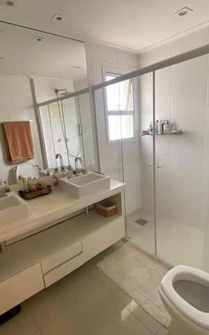 Apartamento à venda com 202m², 3 quartos e 4 vagas Apartamento à venda com 202m², 3 quartos e 4 vagasBanheiro