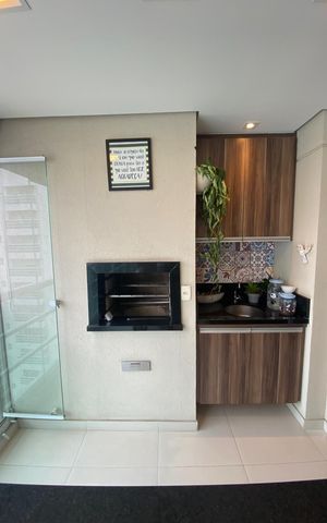 Apartamento à venda com 202m², 3 quartos e 4 vagas Apartamento à venda com 202m², 3 quartos e 4 vagasVaranda