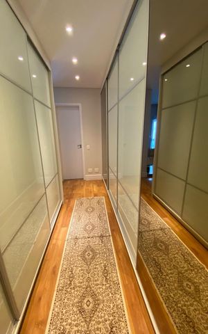 Apartamento à venda com 202m², 3 quartos e 4 vagas Apartamento à venda com 202m², 3 quartos e 4 vagasCorredor