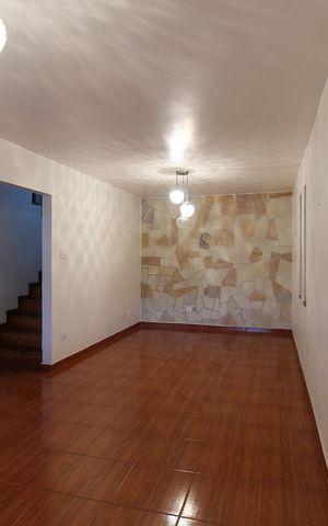 Casa à venda com 160m², 4 quartos e 1 vaga Casa à venda com 160m², 4 quartos e 1 vagaSala