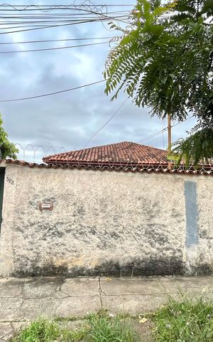 Casa à venda com 600m², 4 quartos e 10 vagas Casa à venda com 600m², 4 quartos e 10 vagasFachada