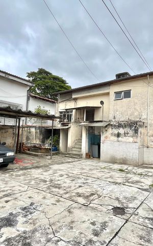 Casa à venda com 600m², 4 quartos e 10 vagas Casa à venda com 600m², 4 quartos e 10 vagasQuintal