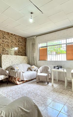 Casa à venda com 600m², 4 quartos e 10 vagas Casa à venda com 600m², 4 quartos e 10 vagasSala