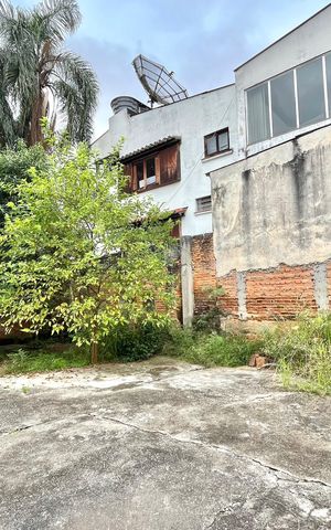 Casa à venda com 600m², 4 quartos e 10 vagas Casa à venda com 600m², 4 quartos e 10 vagasQuintal